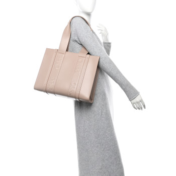 CHLOE Calfskin Medium Woody Tote Nomad Beige CHLOE Calfskin Medium Woody Tote Nomad Beige