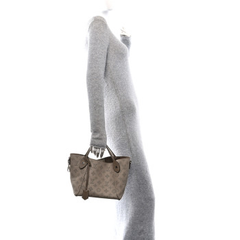 LOUIS VUITTON Mahina Hina PM Galet LOUIS VUITTON Mahina Hina PM Galet