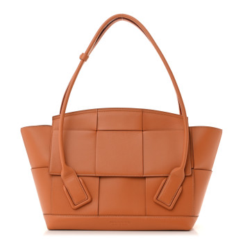 BOTTEGA VENETA French Calfskin Maxi Intrecciato Medium Arco Caramel BOTTEGA VENETA French Calfskin Maxi Intrecciato Medium Arco Caramel
