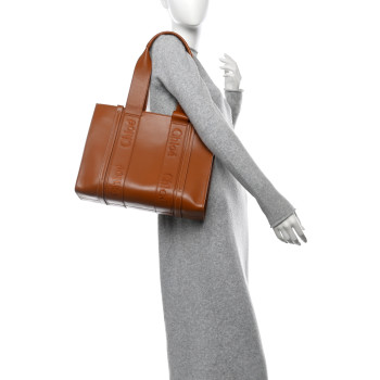 CHLOE Calfskin Medium Woody Tote Caramel CHLOE Calfskin Medium Woody Tote Caramel