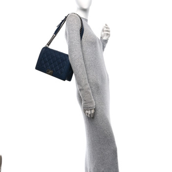 CHANEL Calfskin Double Stitch New Medium Boy Flap Navy Blue CHANEL Calfskin Double Stitch New Medium Boy Flap Navy Blue