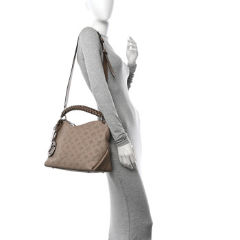 LOUIS VUITTON Mahina Beaubourg Hobo MM Galet LOUIS VUITTON Mahina Beaubourg Hobo MM Galet
