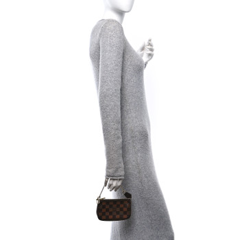 LOUIS VUITTON Damier Ebene Mini Pochette Accessories LOUIS VUITTON Damier Ebene Mini Pochette Accessories