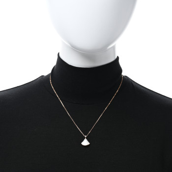 BULGARI 18K Rose Gold Diamond Mother of Pearl Small Divas' Dream Pendant Necklace BULGARI 18K Rose Gold Diamond Mother of Pearl Small Divas' Dream Pendant Necklace