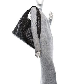 BOTTEGA VENETA Calfskin Intrecciato Large Hop Fondant BOTTEGA VENETA Calfskin Intrecciato Large Hop Fondant