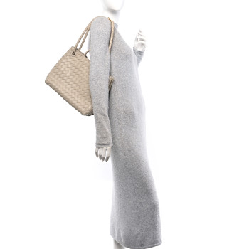 BOTTEGA VENETA Nappa Intrecciato Medium Andiamo Shoulder Bag Ecru BOTTEGA VENETA Nappa Intrecciato Medium Andiamo Shoulder Bag Ecru