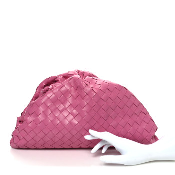 BOTTEGA VENETA Nappa Maxi Intrecciato The Pouch Oversized Clutch Pink BOTTEGA VENETA Nappa Maxi Intrecciato The Pouch Oversized Clutch Pink