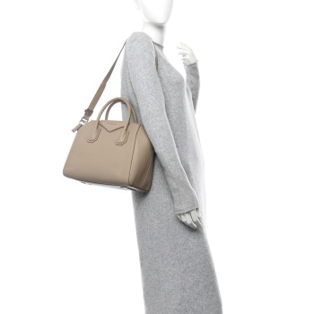 GIVENCHY Sugar Goatskin Small Antigona Beige GIVENCHY Sugar Goatskin Small Antigona Beige