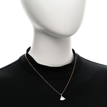 BULGARI 18K Rose Gold Diamond Mother of Pearl Small Divas' Dream Pendant Necklace BULGARI 18K Rose Gold Diamond Mother of Pearl Small Divas' Dream Pendant Necklace