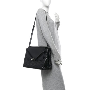 BOTTEGA VENETA Calfskin Intrecciato Medium Andiamo Messenger Bag Black BOTTEGA VENETA Calfskin Intrecciato Medium Andiamo Messenger Bag Black