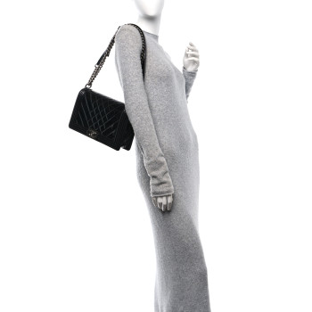 CHANEL Patent Chevron Quilted New Medium Boy Flap Black CHANEL Patent Chevron Quilted New Medium Boy Flap Black