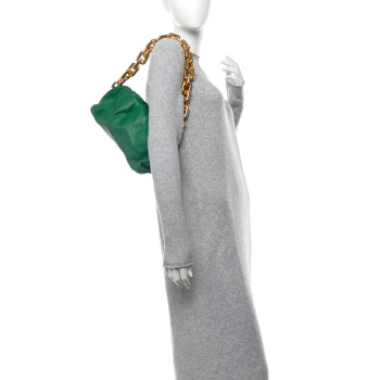 BOTTEGA VENETA Calfskin The Pouch Chain Racing Green BOTTEGA VENETA Calfskin The Pouch Chain Racing Green