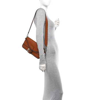 FENDI Cuoio Roma Sellerissima Nappa Sintetica Tape Stitch Baguette Brandy FENDI Cuoio Roma Sellerissima Nappa Sintetica Tape Stitch Baguette Brandy